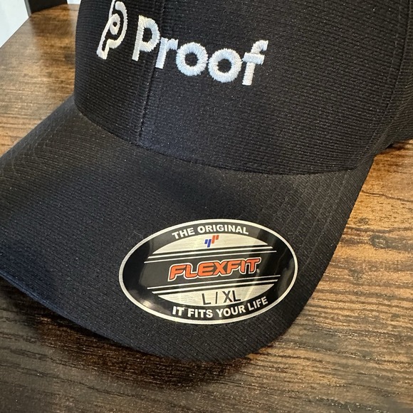 TRAVIS MATHEW Size L-XL Black Original Flexfit Golf Hat Rad Flexback Cap‎ - Picture 2 of 9